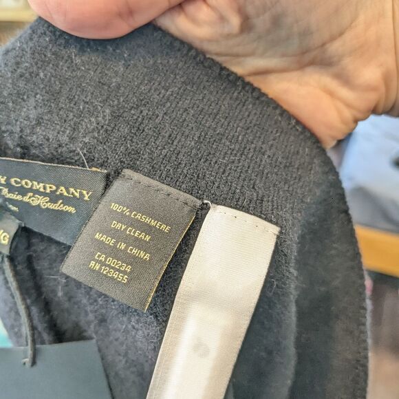 HUDSON Bay black cashmere shorts L BNWT - Picture 7 of 7